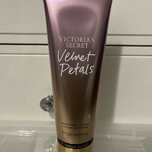 Victoria's Secret Velvet Petals Fragrance Lotion Full Size